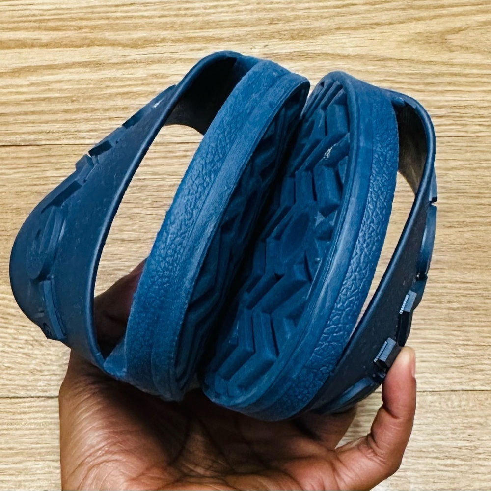 LEVIS Rubber Slide - Picture 5 of 9